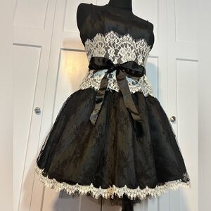 Jessica McClintok 12 Elegant Black and White Lace Dress 80s corset Retro VTG